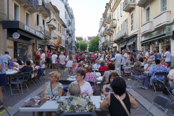 Le premier vendredi festif s'est tenu vendredi 17 juillet rue de Chambéry.