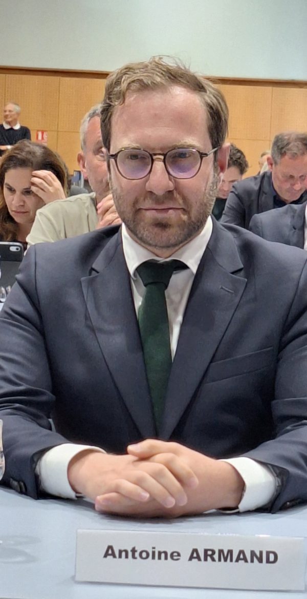 Le président du Grand Annecy, Antoine Armand, a affirmé son soutien aux communes face à l'implantation illicite des gens du voyage..