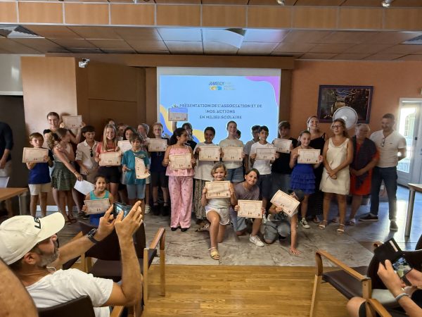 Photo de l'ensemble des élèves présents ce soir là, à qui on leur à remis le diplôme.