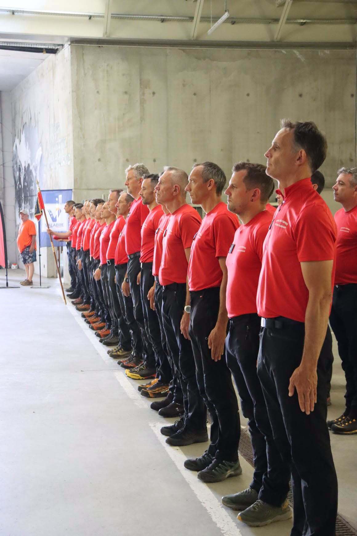 Sur les rangs les pompiers secouristes de haute-montagne. - ©SDIS74