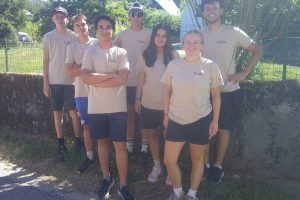 Jeunes. Une partie des jeunes du village qui a organisé la randonnée