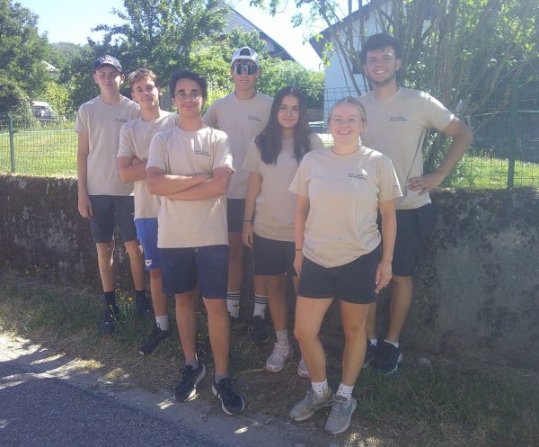 Jeunes. Une partie des jeunes du village qui a organisé la randonnée