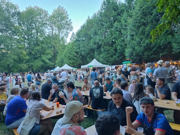 Fête du village. Une fois encore, « Jour de fête » a fait carton plein. Les habitants ont répondu présents à l'appel de cette fête traditionnelle qui a démarré dès onze heures du matin, avec des animations jeune public, des déambulations, des ateliers maquillage, des spectacles et concerts en plein air.
