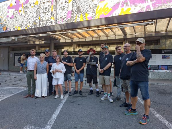 Urban Art Festival. L'association Le Mur Aix-les-Bains et son président, Julien Accerani, ont organisé la deuxième édition de ce festival d'art urbain où, pendant cinq jours, des artistes internationaux ont graffé des scènes en s'imprégnant de l'ambiance de la ville.