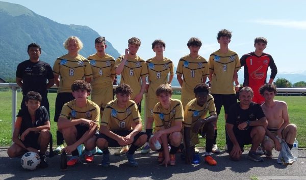 L'équipe des U17 garçons du Football club du Chéran.