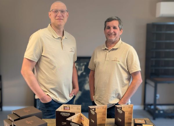Robin Waechter (à droite) et son maître chocolatier Nicolas Gomes.