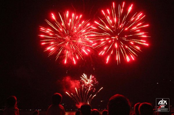 L'année dernière, le feu d'artifice a été tiré sur le thème "De plumes et de feu".