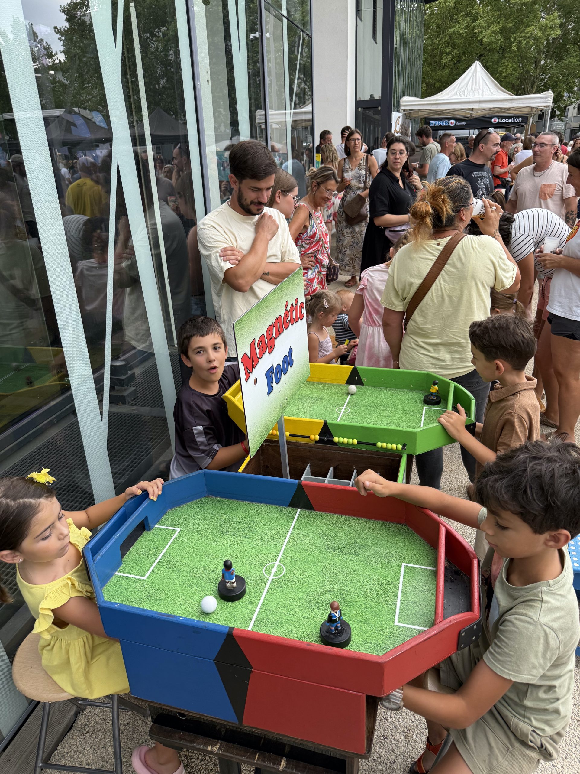 Enfants. Même si le thème rassemblait les adultes, les enfants ont pu passer le temps avec de nombreux jeux en bois. - ©Ducret Stéphane
