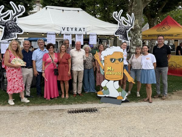 Personnalités et partenaires au moment de l'inauguration du Village de la Bière.