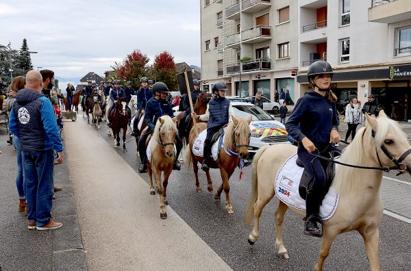 Assistez à des démonstrations équestres sur la Place des Anciennes Casernes et ne manquez pas le défilé dans la vieille ville.
