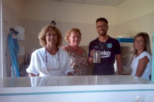 En partant de la gauche, France, Delphine, Ludovic et Amélie dans la cantine des Ires.