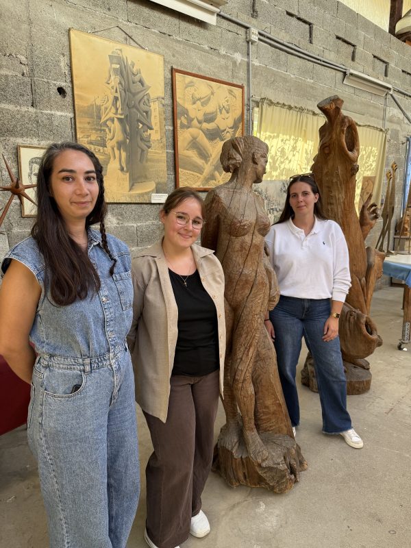 Eva, Stella et Clarisse sont étudiantes à l'Université de Savoie Mont Blanc et préparent leur mémoire au sein de l'atelier Ramel.