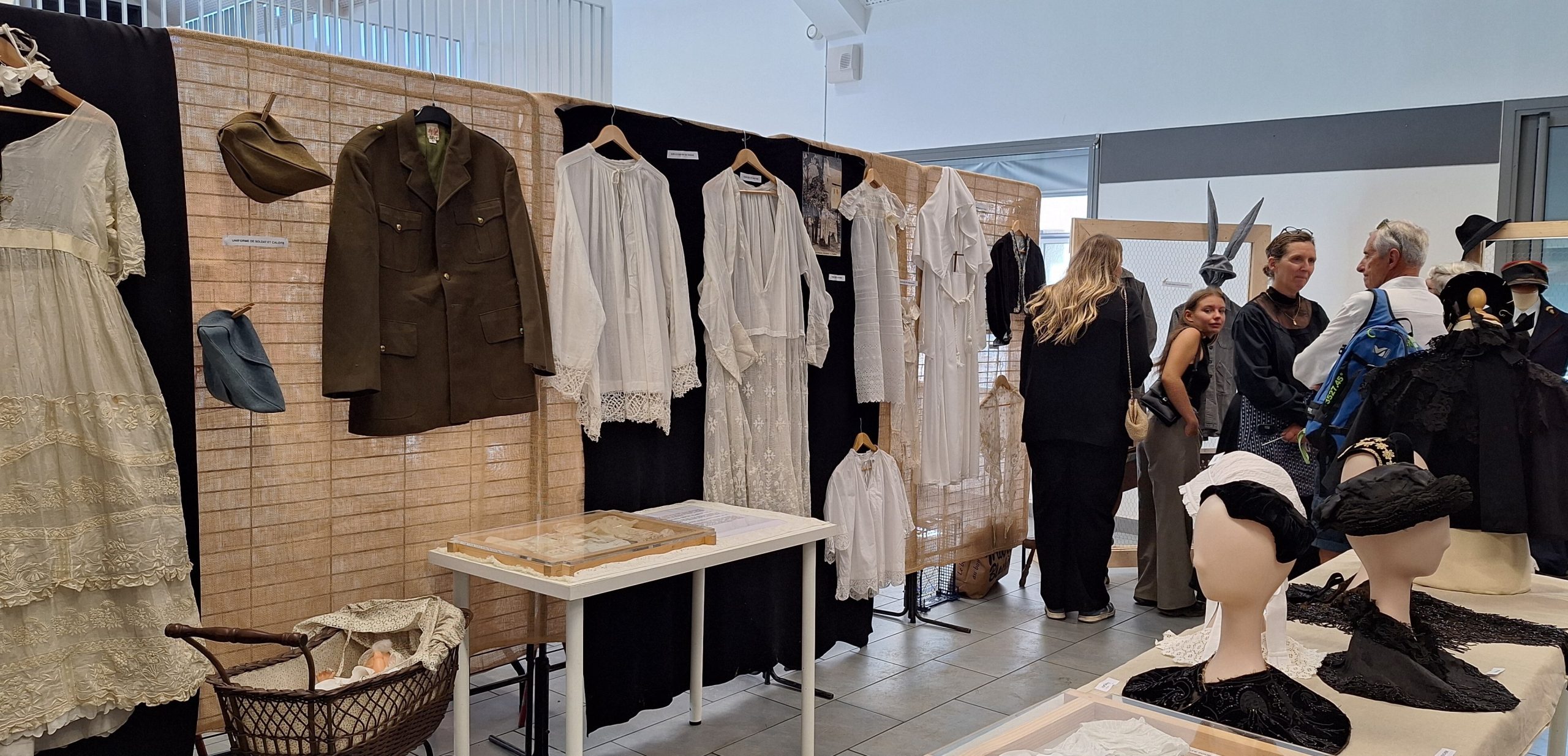 Exposition de costumes, propriétés de l'association du Vieux Seynod. - © Florence Milhomme