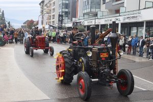 Défilé et exposition de tracteurs anciens.
