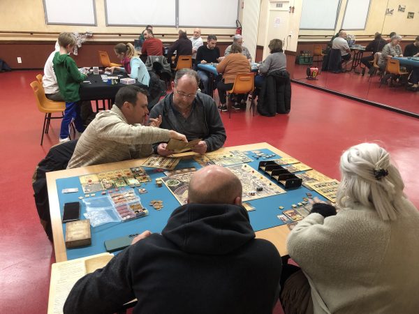 Lors d'une soirée jeux.