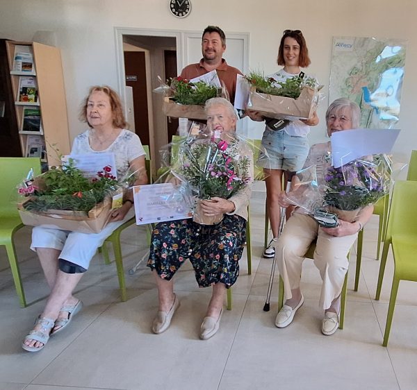 Remise de prix pour le concours des maisons et balcons fleuris.