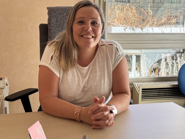 Sophie Brun neuvième Adjointe au Maire est déléguée pour exercer les fonctions suivantes : Éducation, Restauration scolaire.