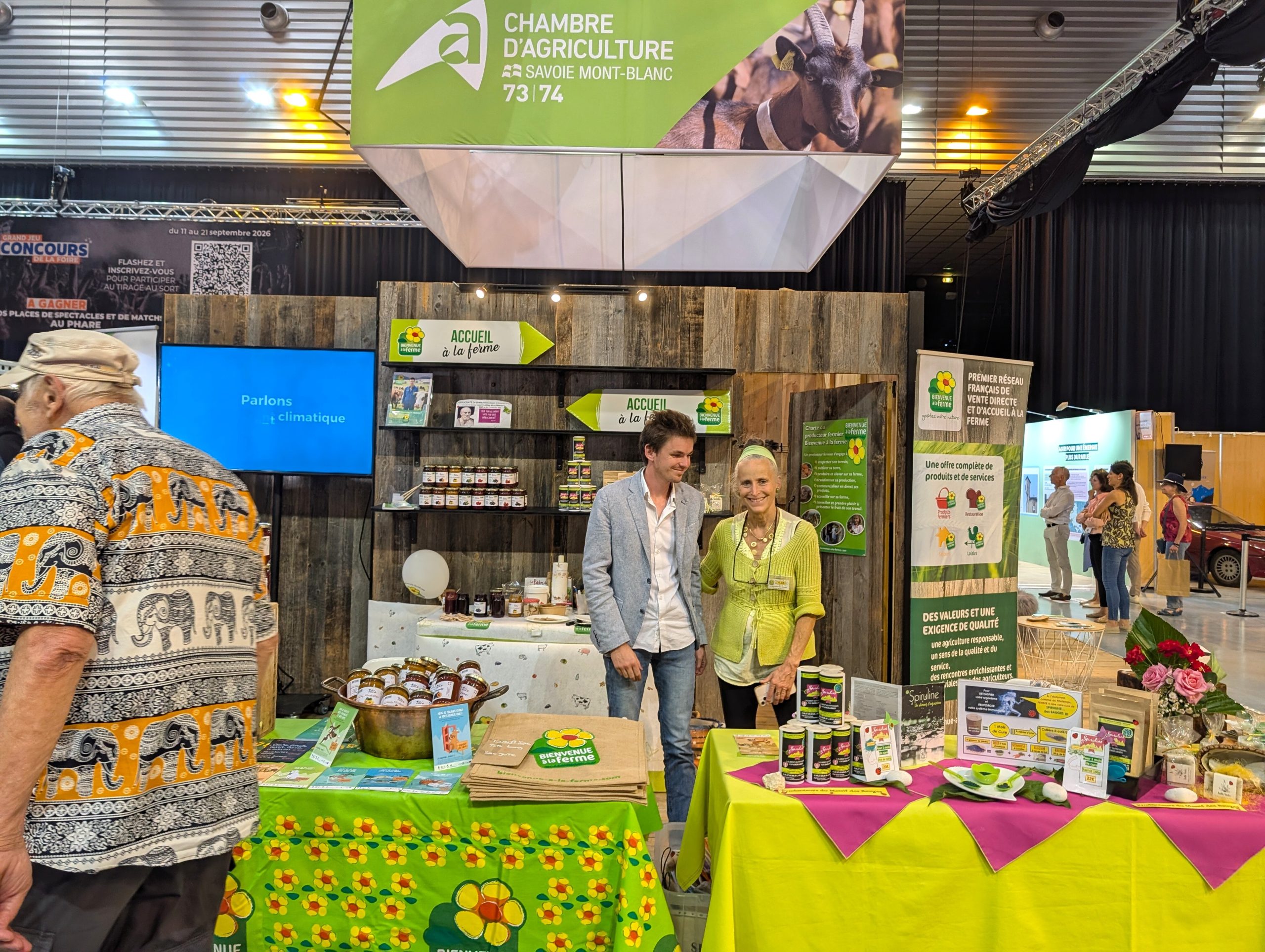 300 exposants. La Chambre d'agriculture Savoie Mont-Blanc assure la présidence d'honneur. L'occasion de mettre en lumière les métiers, les filières, les produits et les animaux via des animations, jeux interactifs, dégustations et une mini-ferme animée par les Jeunes Agriculteurs 73. - ©Claire Castelar