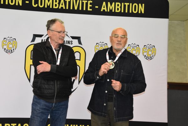 Accueil 78 Denis Brondel et Philippe Bardary benevoles du club ont recu une medaille de la FFR
