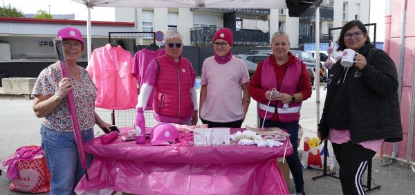 Le stand aux couleurs d'Octobre Rose.