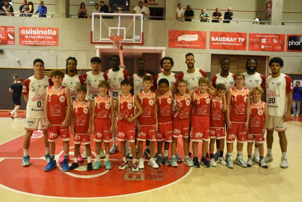 Accueil 78 Les U13 du club accompagnent lequipe professionnelle