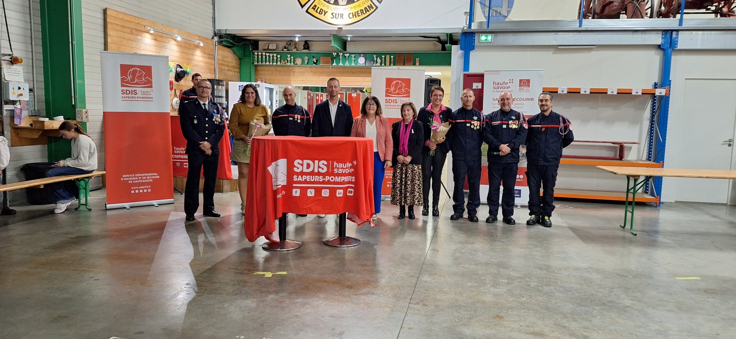 Les élus du territoire étaient présents aux côtés des pompiers et de leurs épouses. - ©Florence Milhomme