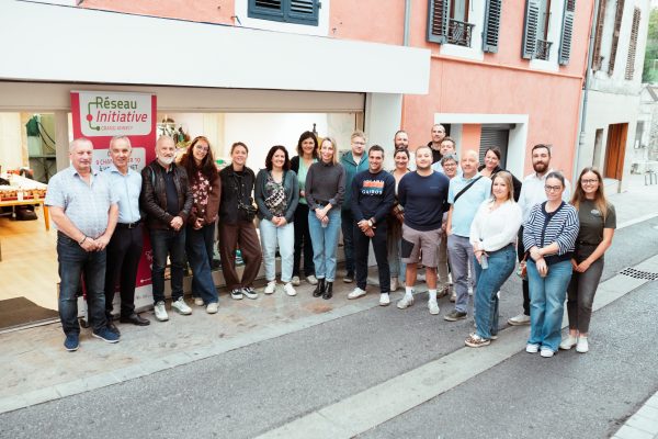 Lors de la visite devant Chez CHAS PRISTI, à Rumilly.