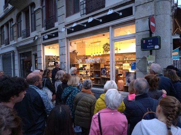Vendredi 9 octobre, lors de l'inauguration, les Aixois ont pu découvrir les œuvres exposées en présence d'artistes.