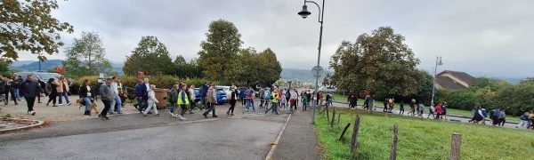 Près de 150 marcheurs à Sales, en solidarité pour la recherche médicale autour du glioblastome, cancer agressif du cerveau.