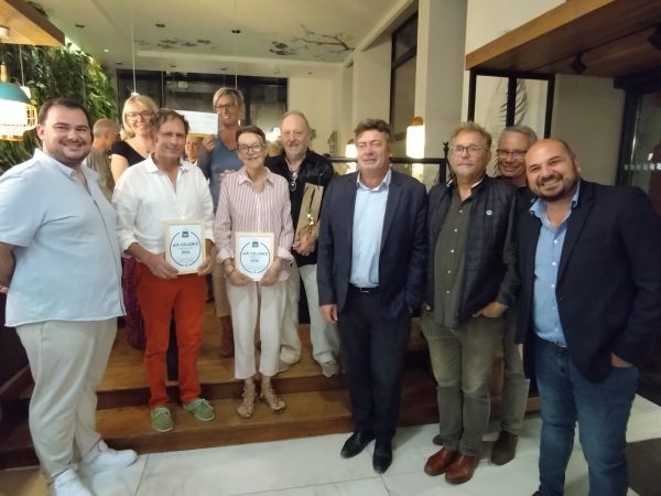 En présence de plusieurs élus, une association et deux commerces historiques ont été mis à l'honneur lors de l'assemblée générale de la FAAC.