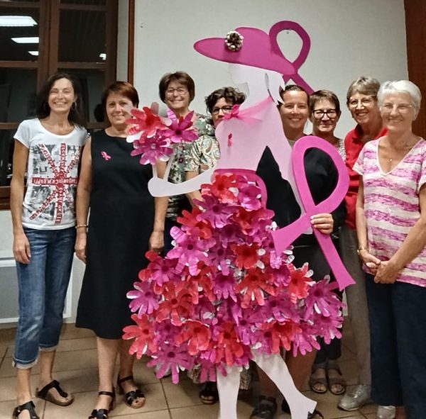 Les membres du CCAS s'activent pour préparer octobre rose.